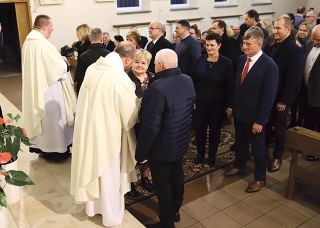 	Ważnym elementem było odnowienie przysięgi. Wiele par wzruszało się przy ponownym przewiązaniu rąk stułą.