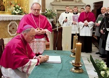 Pasterz diecezji podpisał statuty synodalne, które będą obowiązywać od Niedzieli Zmartwychwstania Pańskiego. 