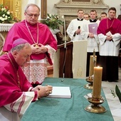 Pasterz diecezji podpisał statuty synodalne, które będą obowiązywać od Niedzieli Zmartwychwstania Pańskiego. 