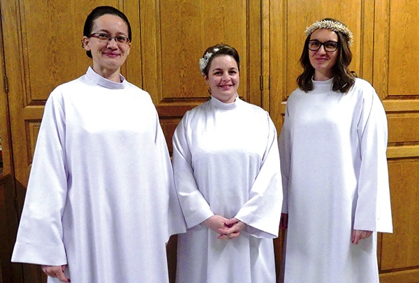 Kandydatki tuż przed uroczystością.