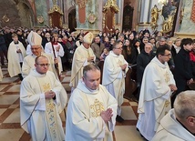 Eucharystia w lubelskiej katedrze z udziałem przedstawicieli wszystkich gałęzi oazy.