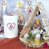 	Można było kupić świąteczne ozdoby.