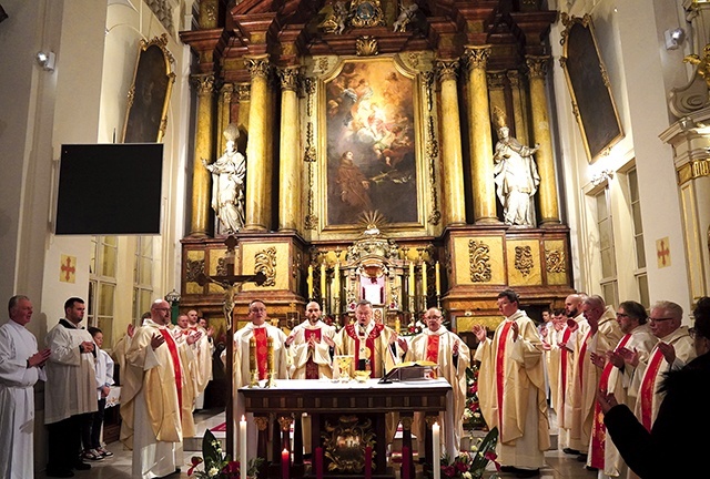 	Odpustowa uroczystość 6 grudnia to zarazem centralny punkt świętowania 25-lecia obecności paulinów we Wrocławiu.