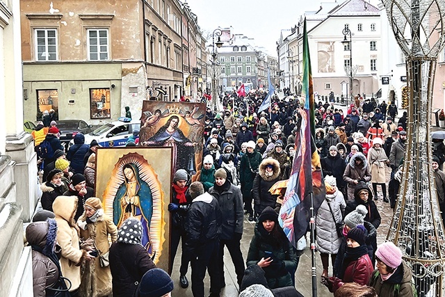 	Przemarsz zakończył się adoracją Najświętszego Sakramentu w kościele paulinów przy ul. Długiej 3.