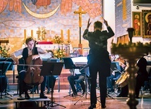 	Swoją rocznicę muzycy zainaugurują 20 grudnia koncertem pod batutą Marka Janowskiego.