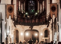 Koncerty często odbywają się z udziałem orkiestry.