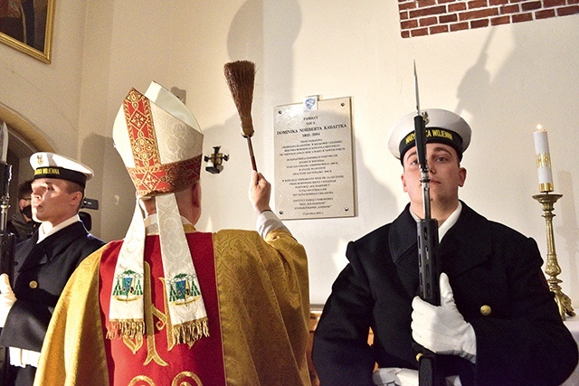 	Bp Szlachetka poświęcił tablicę dedykowaną franciszkaninowi.