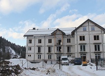 Budowa budynku mieszkalnego w Szlachtowej dla podopiecznych szczawnickiego koła PSONI.