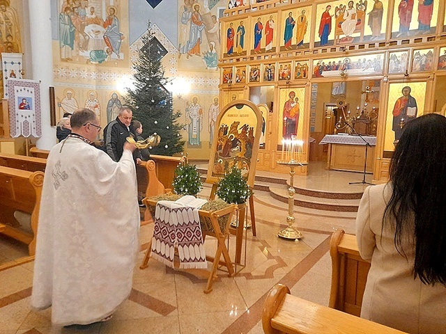 	Liturgia bożonarodzeniowa w greckokatolickiej cerkwi w Legnicy.