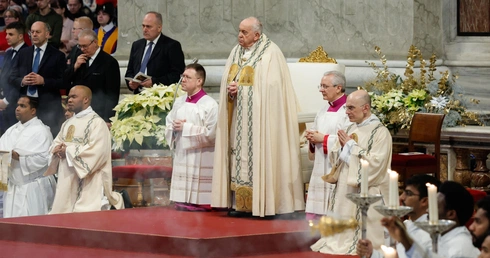 Papież: Maryja prowadzi nasze życie ku pełni