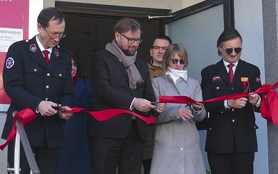 	Podczas otwarcia ośrodka. Od lewej: Marcin Świerad, Adam Ruśniak, Ewelina Kowalska, Marek Glenszczyk.