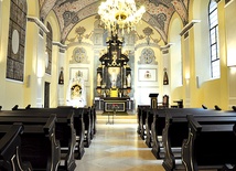 Po kasacie zakonu cystersów i przekształceniu kościoła w świątynię parafialną odbywały się tu nabożeństwa  w języku polskim.