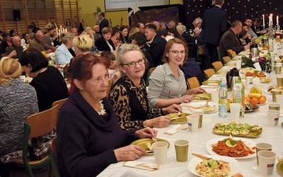 	Dzielenie się opłatkiem, możliwość złożenia życzeń były powodem do radości, wdzięczności.