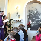 W niszy znalazło się również miejsce na obraz błogosławionych.