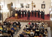 Z koncertem wystąpił Kameralny Chór Męski „Cantilena”.