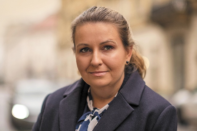 Małgorzata Paprocka jest sekretarzem stanu w Kancelarii Prezydenta RP, odpowiada za sprawy prawno-ustrojowe oraz kontakty z parlamentem i rządem. Ukończyła studia prawnicze na Wydziale Prawa i Administracji Uniwersytetu Warszawskiego. W Kancelarii Prezydenta RP pracuje od 2009 r. 