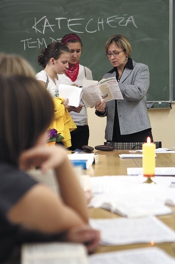 Naukę religii w szkołach publicznych gwarantuje konkordat.