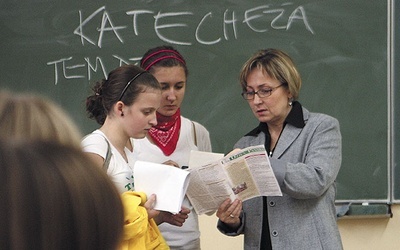 Naukę religii w szkołach publicznych gwarantuje konkordat.