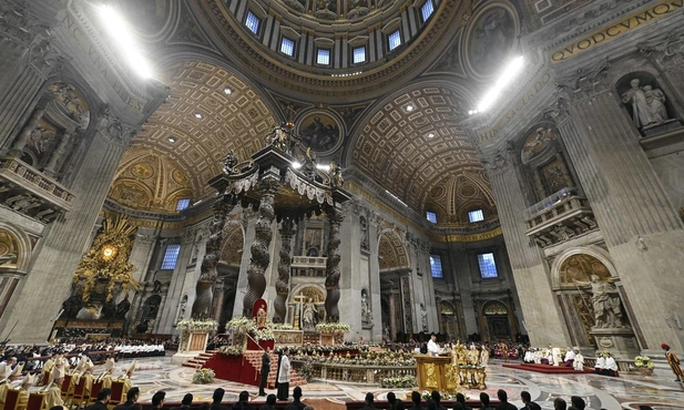 Franciszek: Odkryjmy na nowo smak modlitwy adoracji