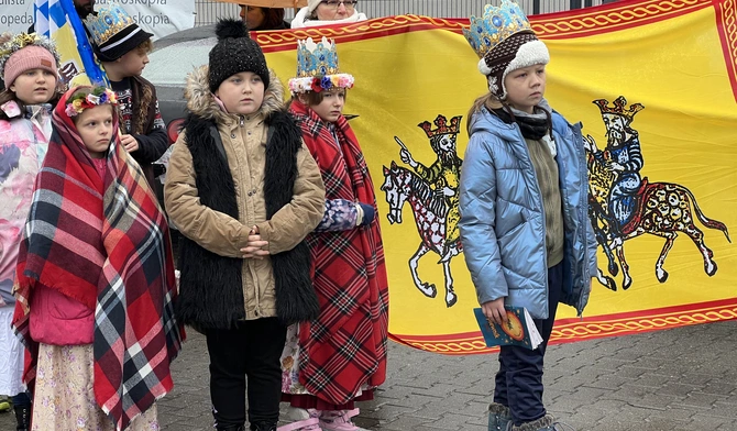 Orszak Trzech Króli 2024. Maryja i Józef w śląskich strojach