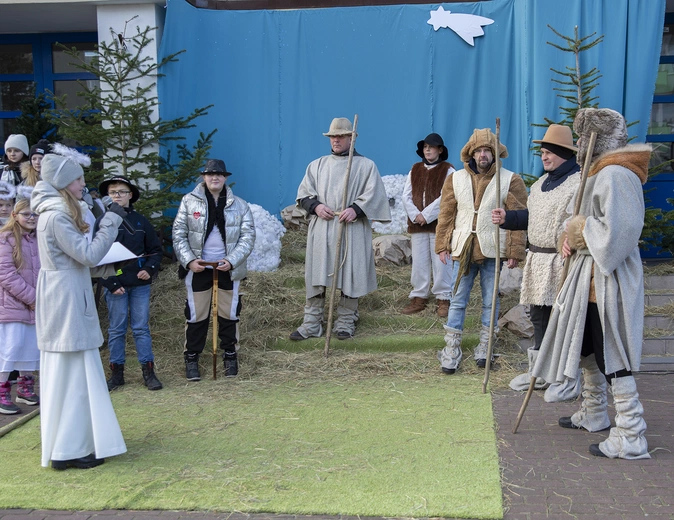 Orszak i jasełka na ulicy 