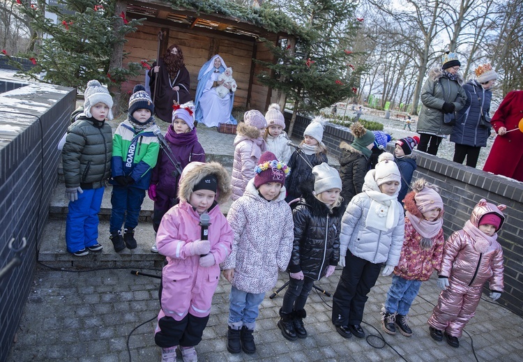 Orszak i jasełka na ulicy 