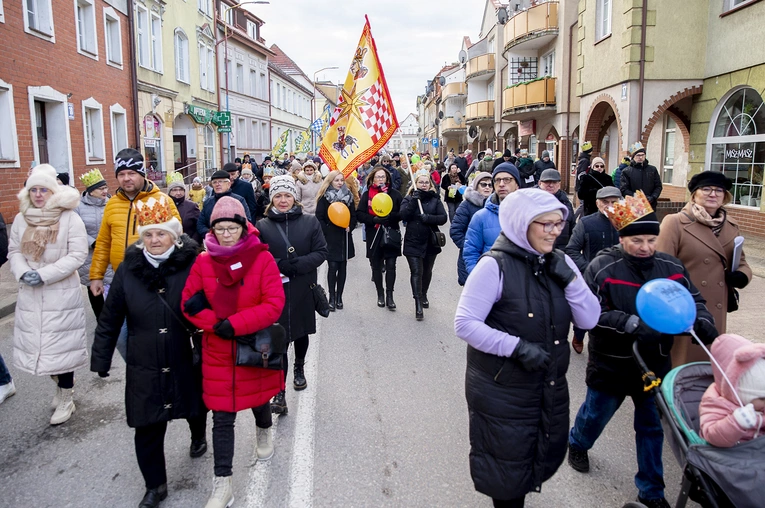 Orszak i jasełka na ulicy 