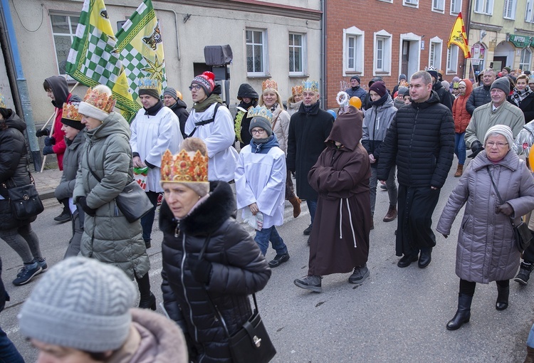 Orszak i jasełka na ulicy 