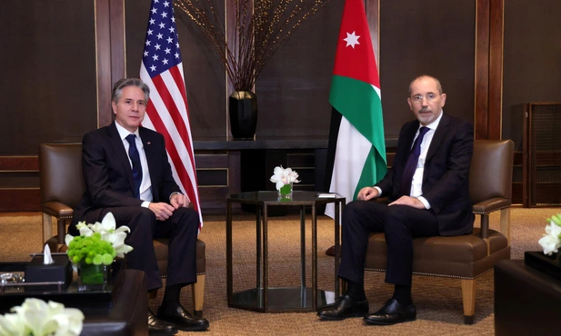 Jordania: Król ostrzegł sekretarza stanu USA, że kontynuowanie ofensywy Izraela będzie miało "katastrofalne konsekwencje"