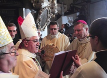 Liturgii święceń biskupich przewodniczył abp Celestino Migliore, ówczesny nuncjusz apostolski w Polsce.