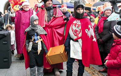 Rycerze nieśli dary dla Dzieciątka Jezus. 