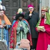 W Lublinie barwny pochód wyruszył z katedry i przeszedł na plac Zamkowy.