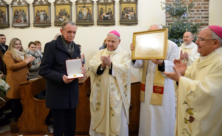 Czesław Śnigórski uhonorowany krzyżem "Pro Ecclesia et Pontifice"