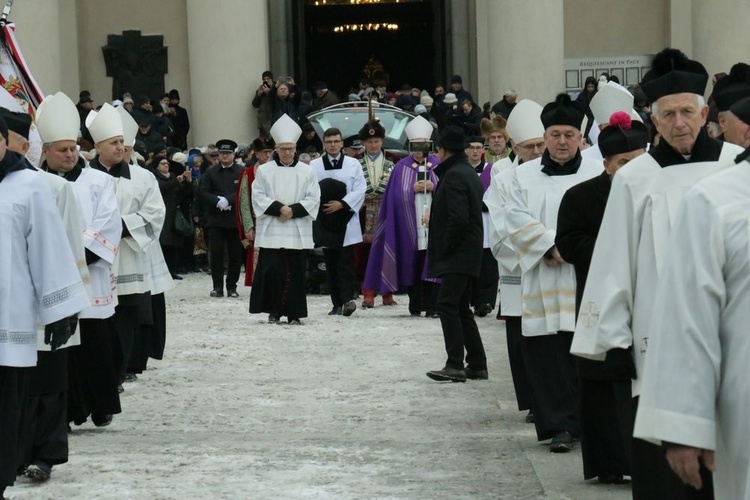 Odprowadzenie zmarłego do kościoła św. Piotra w Lublinie.