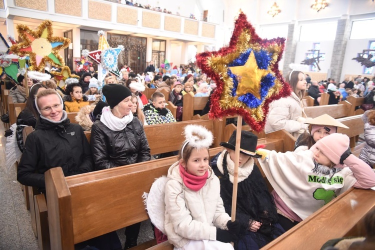 Kolędnicy misyjni w Męcinie