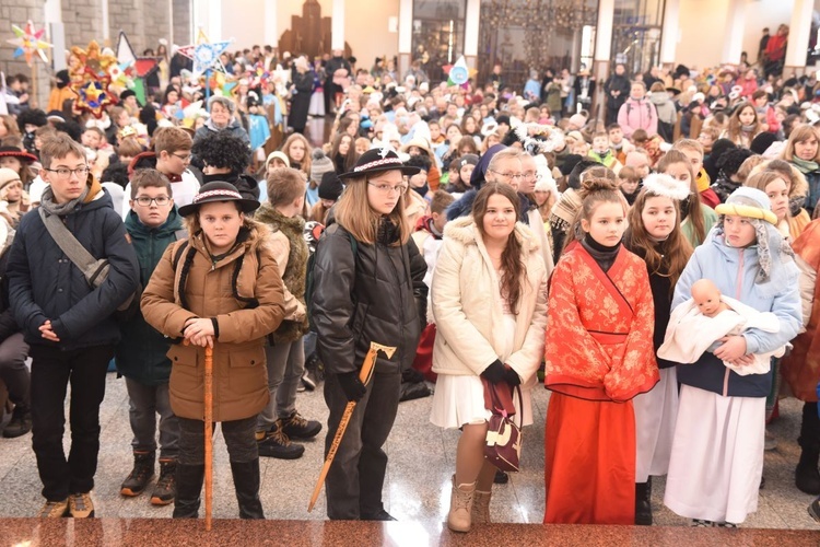 Kolędnicy misyjni w Męcinie