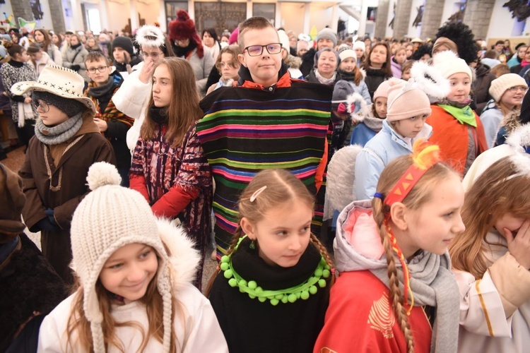 Kolędnicy misyjni w Męcinie