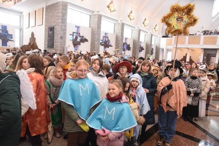 Kolędnicy misyjni w Męcinie