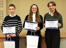 Laureaci (od lewej): Franciszek Siwiec (II miejsce), Weronika Anczok (I miejsce) i Zuzanna Krawiec (II miejsce).