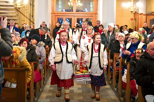 Msza św. była w kościele pw. Nawiedzenia NMP, a dalsza część spotkania – w Publicznej Szkole Podstawowej nr 1.