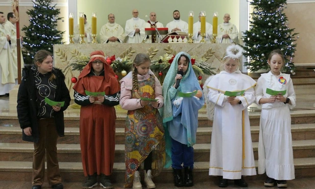 Kolędnicy misyjni spotkali się w sanktuarium Matki Bożej Latyczowskiej.