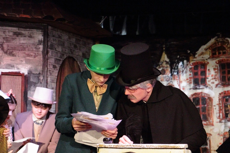Teatr Nasz z Kleczy Dolnej w spektaklu 'A Christmas Carol 3.0"