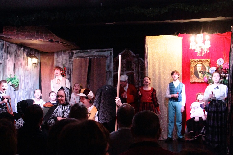 Teatr Nasz z Kleczy Dolnej w spektaklu 'A Christmas Carol 3.0"