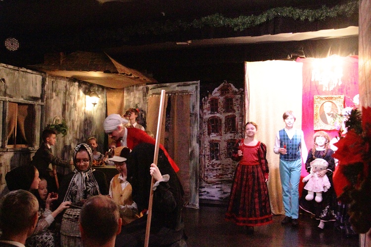 Teatr Nasz z Kleczy Dolnej w spektaklu 'A Christmas Carol 3.0"