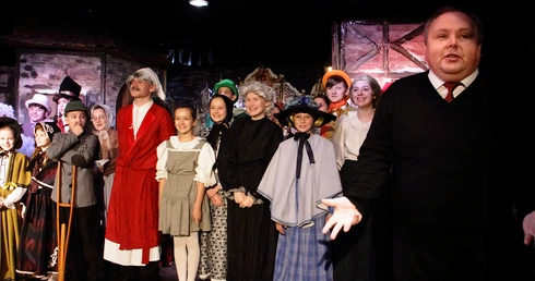 Teatr Nasz z Kleczy Dolnej w spektaklu 'A Christmas Carol 3.0"