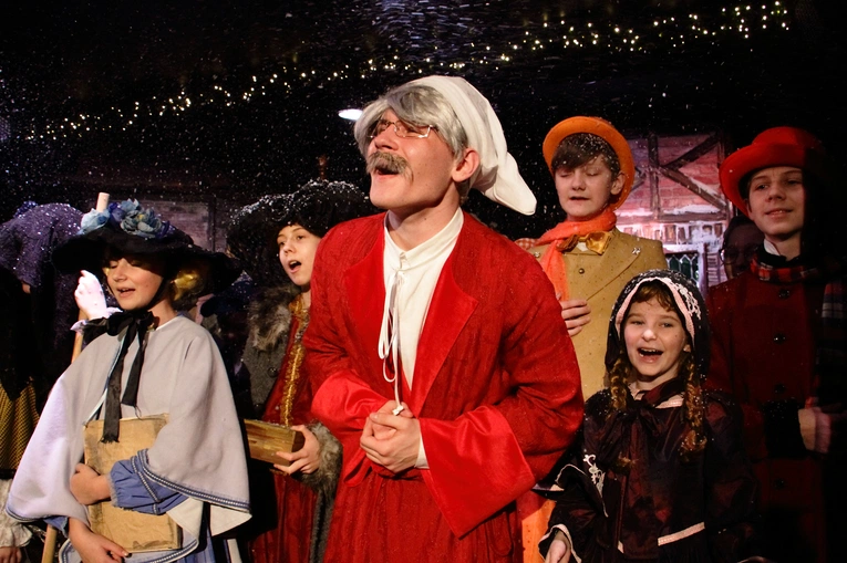 Teatr Nasz z Kleczy Dolnej w spektaklu 'A Christmas Carol 3.0"