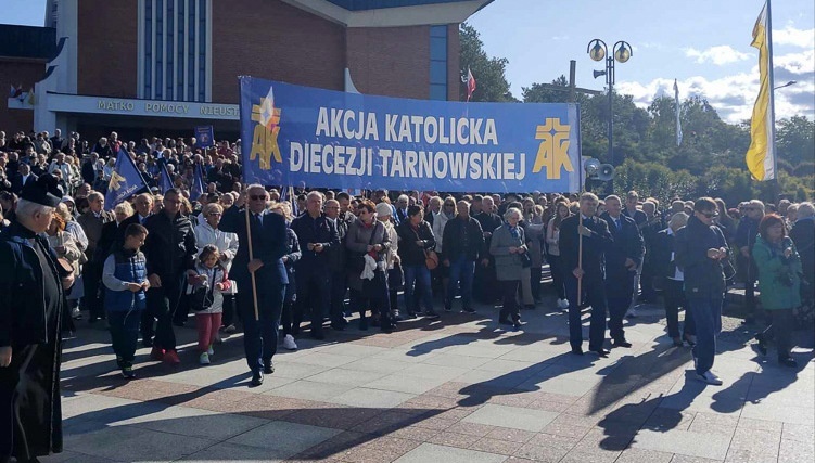 Akcja Katolicka Diecezji Tarnowskiej zachęca do modlitwy za Polskę