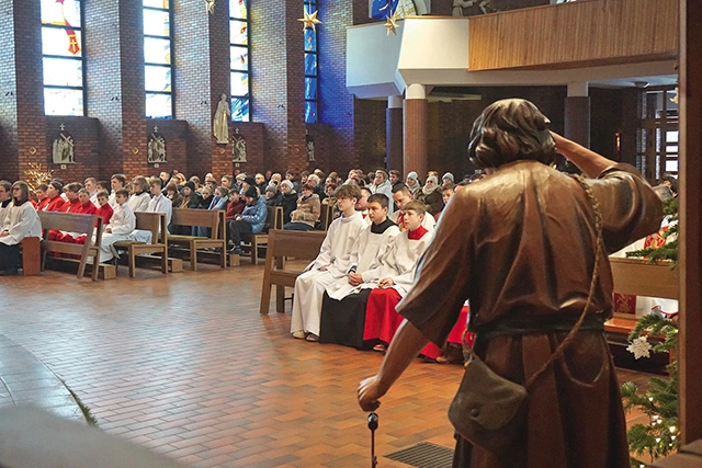 Na spotkanie przyjechali przedstawiciele różnych parafii. 