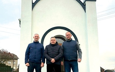 Pomysłodawcy i wykonawcy dzieła (od lewej): Tomasz Dyas, Waldemar Janoszka, Arkadiusz Dyas.
