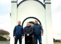 Pomysłodawcy i wykonawcy dzieła (od lewej): Tomasz Dyas, Waldemar Janoszka, Arkadiusz Dyas.